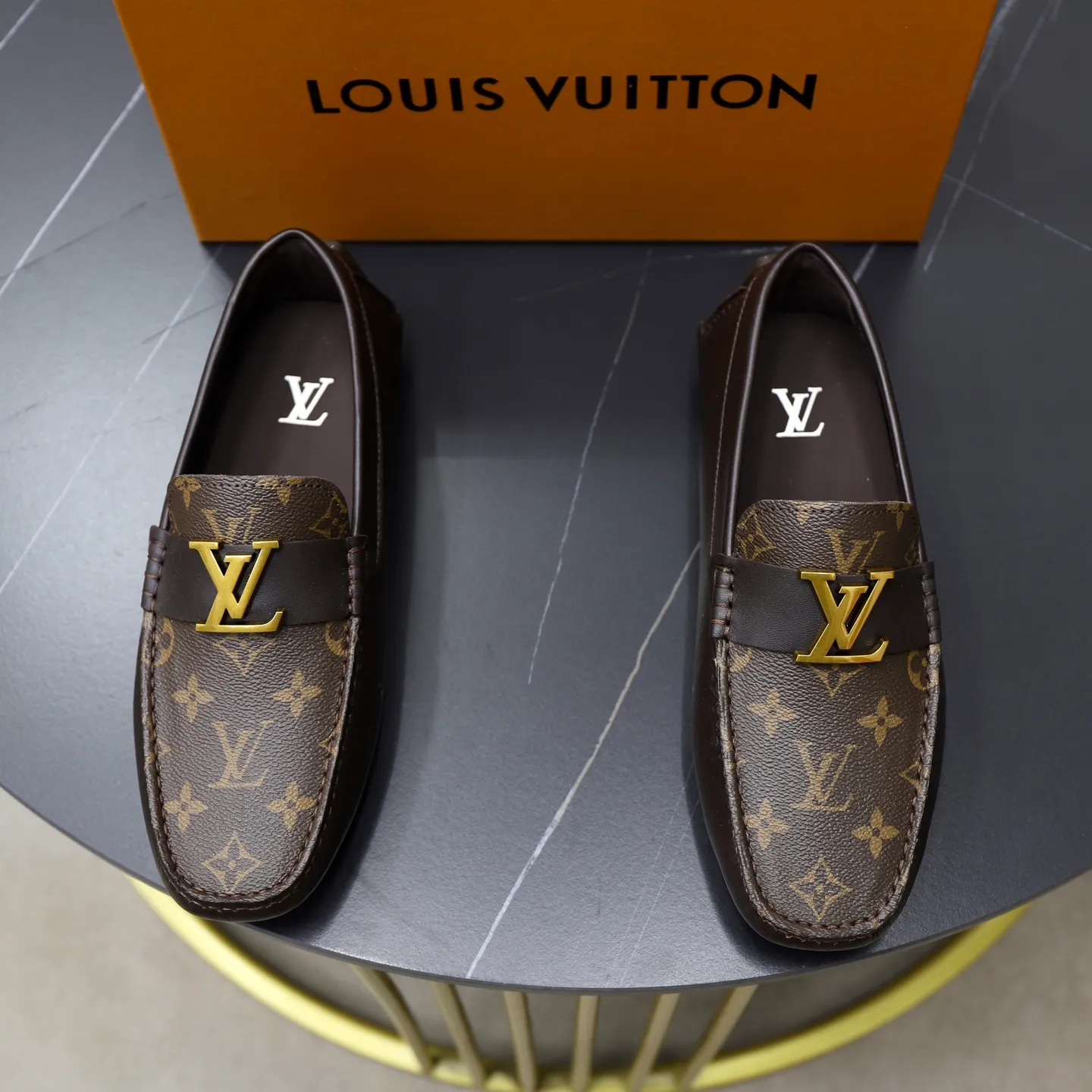 Ex-factory price: 480💰【LV】Louis Vuitton ⚠️High-end men’s driving and pedal series ⚠️38-44 (customized for 45) ⚠️All original cowhide leather! Thick and soft! Made entirely of calfskin lining! Rubber sheet anti-slip beanie sole! Three-dimensional package technology! Fashionable and classic! Handicrafts! Original high quality! Feel free to compare!